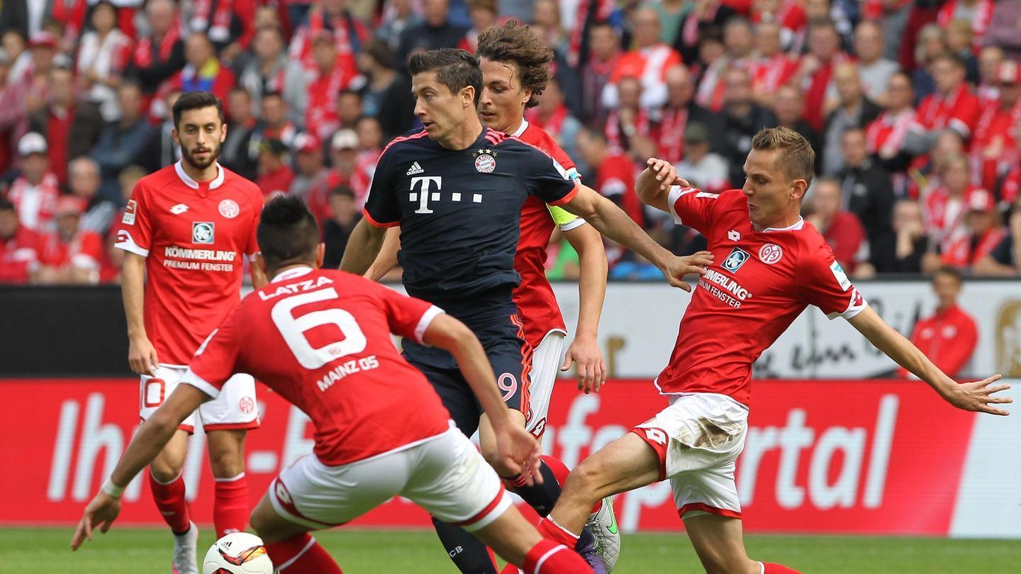 威少携手杜兰特拥抱重聚！火箭8换1大交易后陷入附加赛泥潭