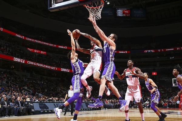 好消息是浓眉不用手术，坏消息是独行侠还是想交易，再评戴维斯和东契奇交易