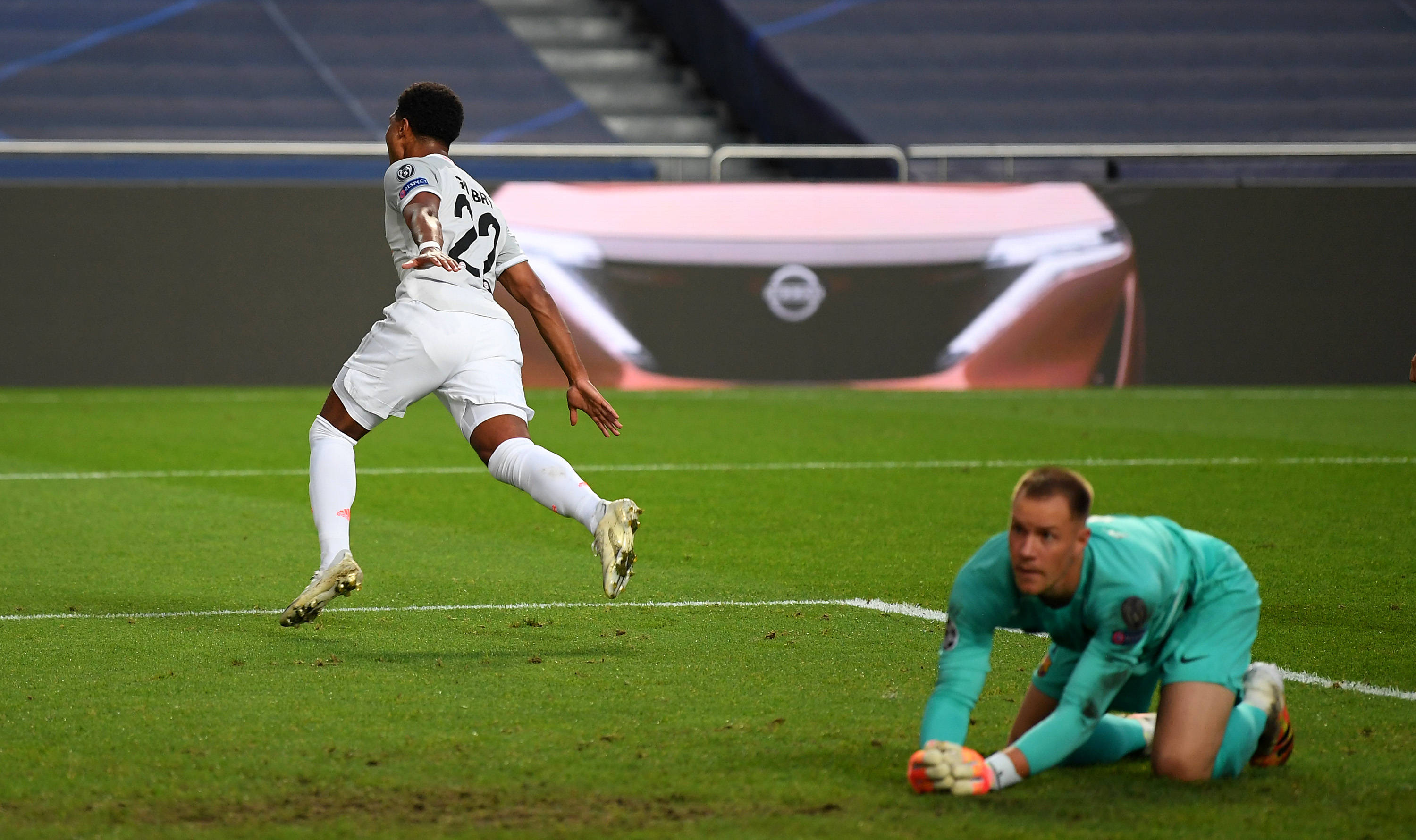 邮报：威尔科克斯和贝拉达上周请爵爷喝咖啡，据说他挺卡里克