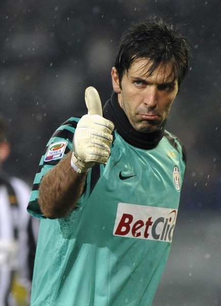 独行侠火力全开 东契奇掌控比赛节奏